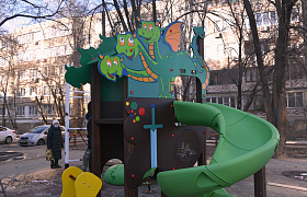В Астрахани детский городок «Русь былинная» благоустраивают в сказочном стиле