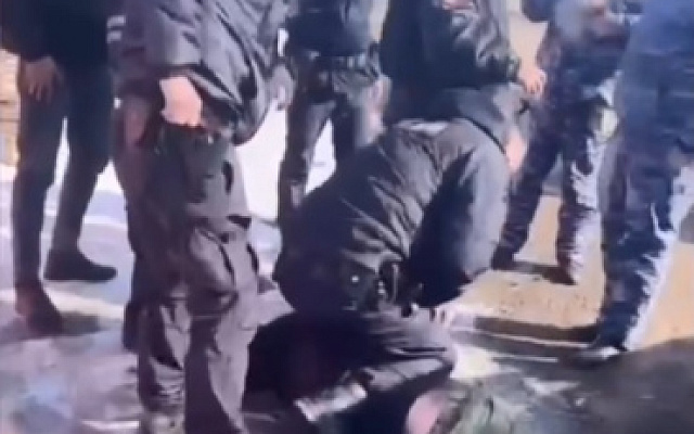 В Астрахани полиция устроила погоню со стрельбой за неадекватным таксистом