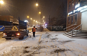 В Астрахани 500 коммунальщиков устраняют последствия снегопада