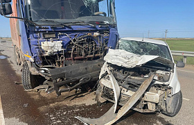 В Астраханской области в ДТП с самосвалом погиб водитель “Лады”