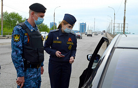 На Новом мосту в Астрахани приставы арестовали 6 автомобилей