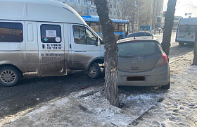 В Астрахани трое взрослых и ребёнок пострадали в массовом ДТП с автобусом