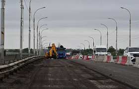 На Новом мосту в Астрахани стартовал ямочный ремонт